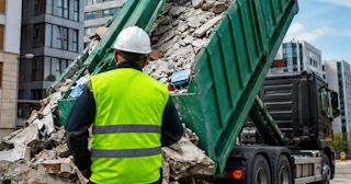 Вывоз строительного мусора в Азове: услуги лицензированной компании — ПроМусор